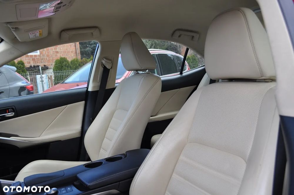 Lexus IS 200t Prestige - 13