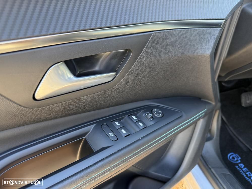 Peugeot 5008 1.2 Hybrid Allure Pack e-DCS6 - 18