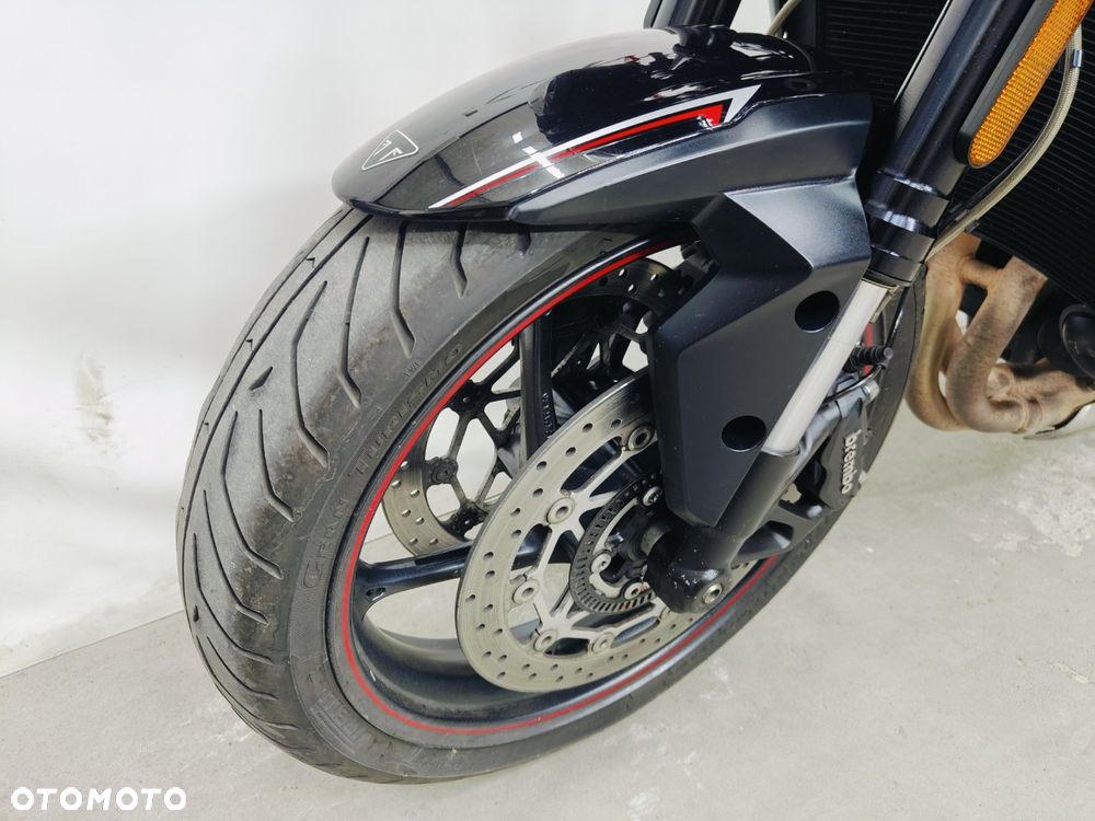 Triumph Street Triple - 21