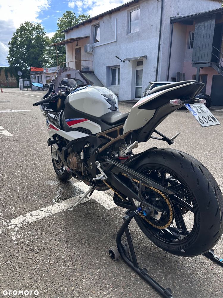 BMW S - 4
