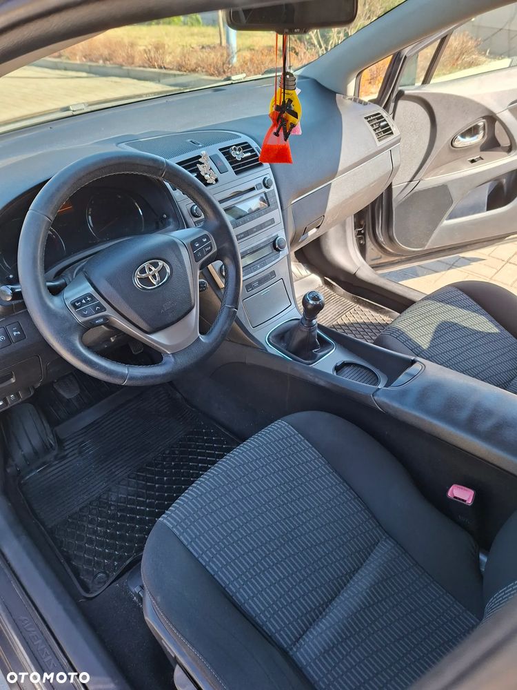 Toyota Avensis 2.0 D-4D Luna - 11