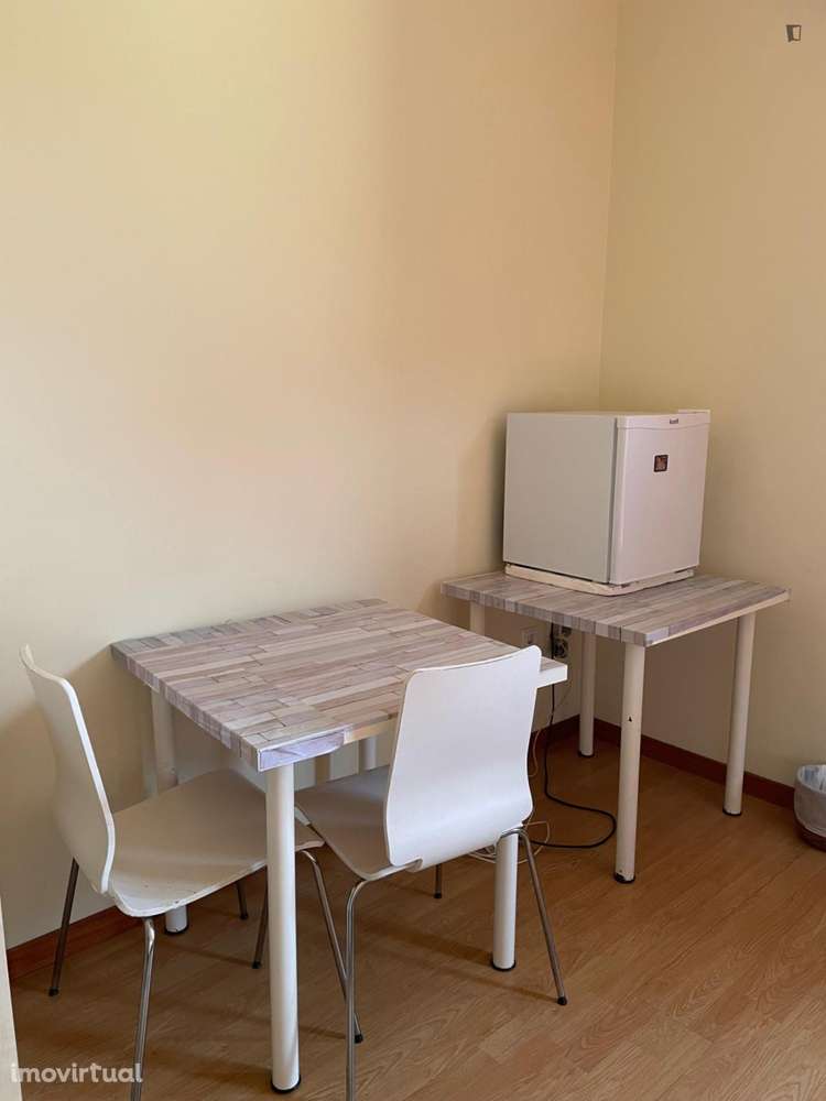 Quarto - localizado em Paranhos Porto - Grande imagem: 5/29