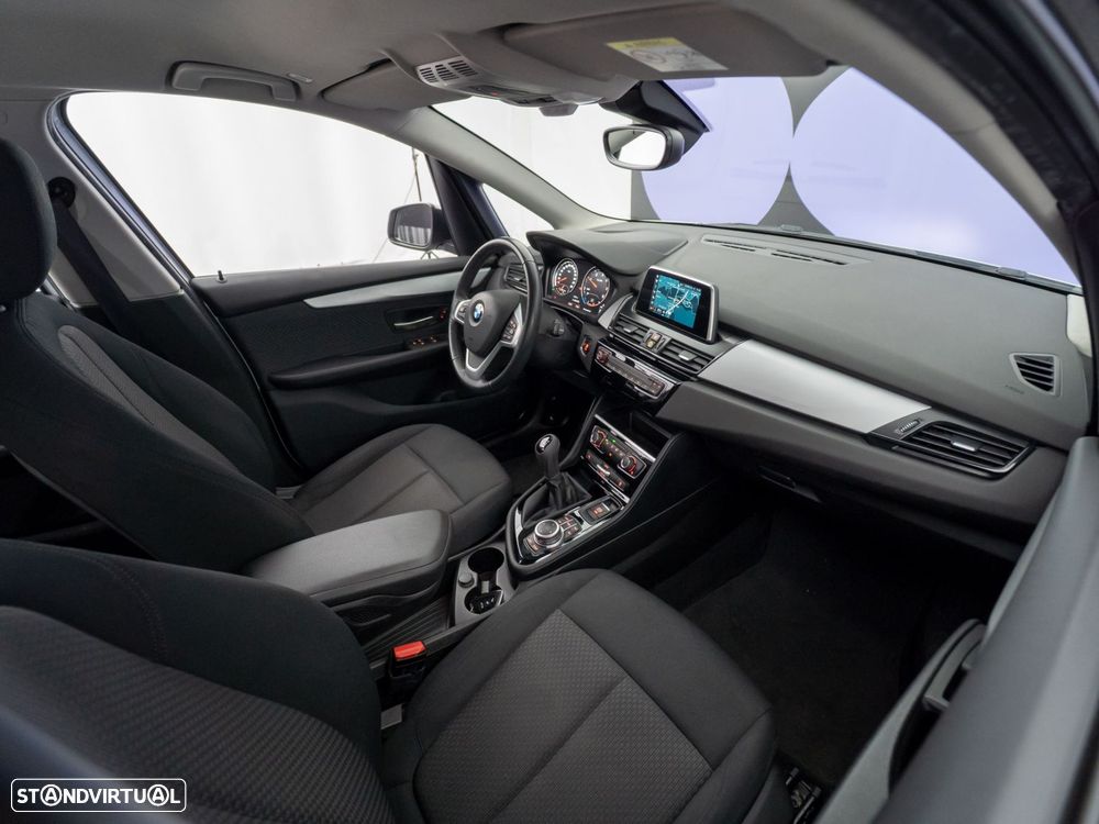 BMW 216 Active Tourer d Advantage - 32