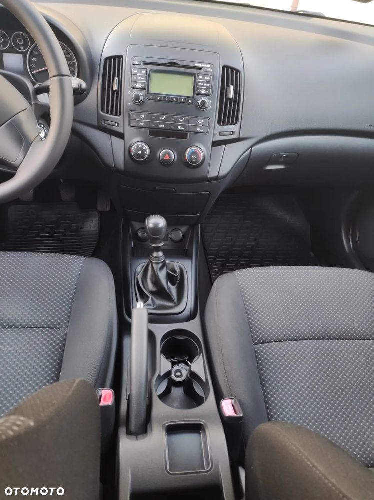 Hyundai i30 1.4 Base + - 7