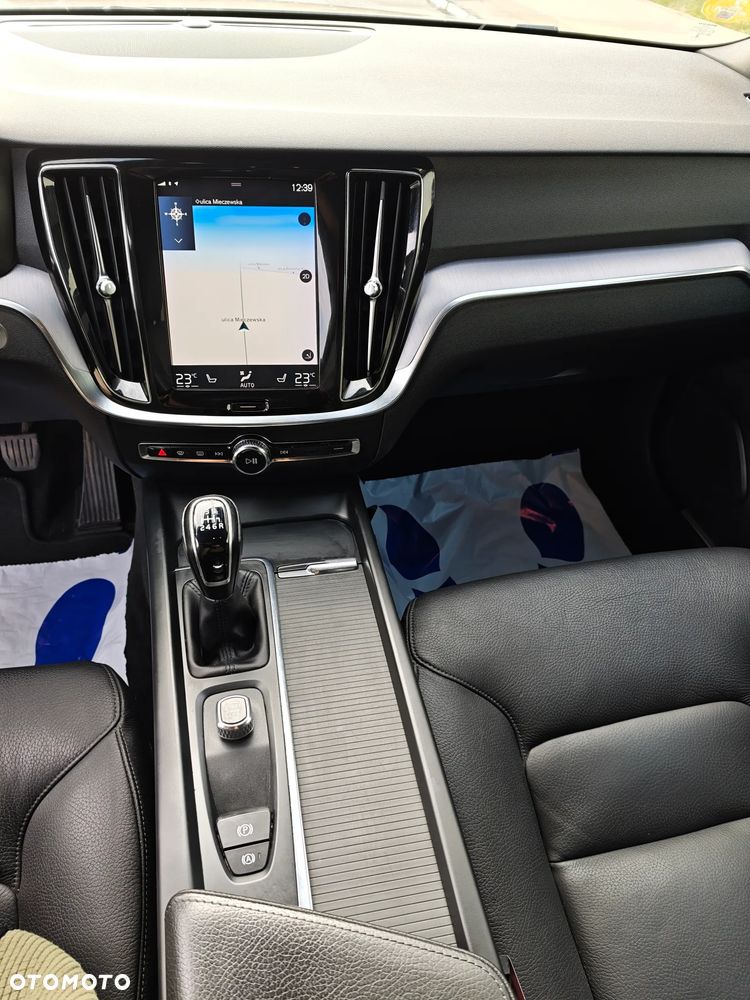 Volvo V60 D3 Drive-E Momentum - 19