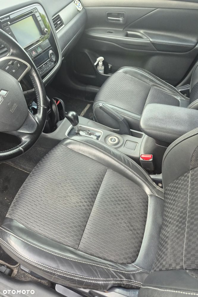 Mitsubishi Outlander 2.2 DID Intense + - 11