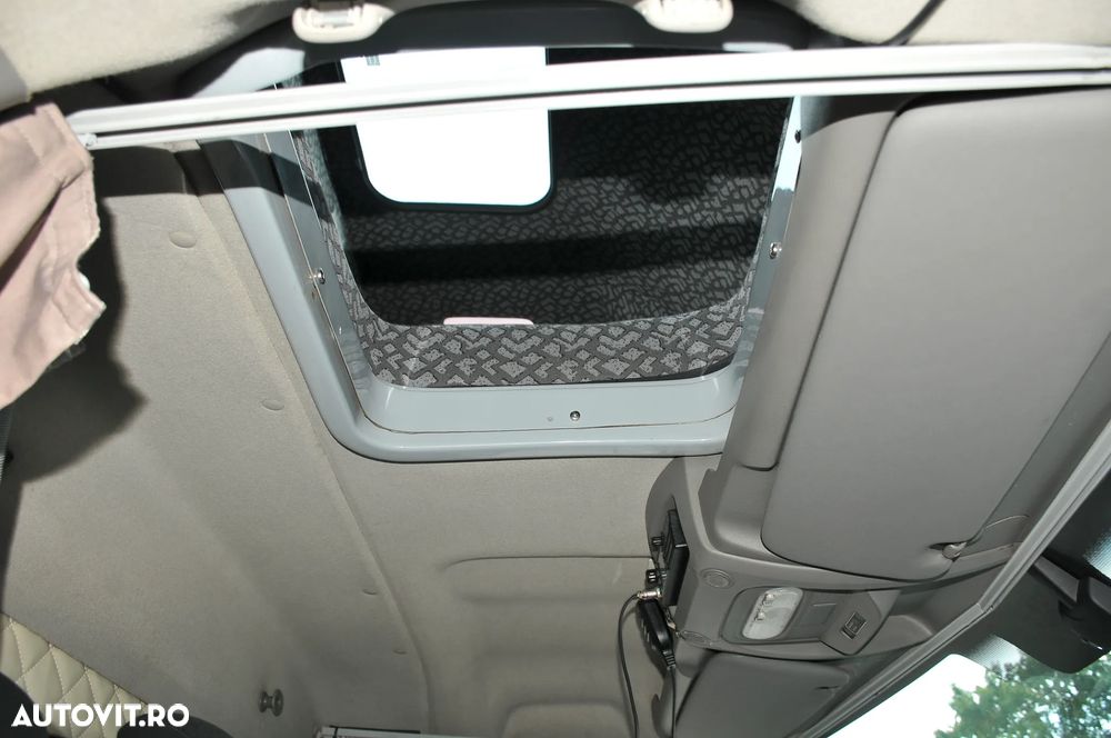 Renault Master cu lift - 32