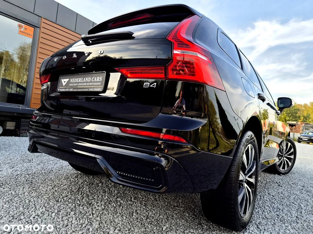 Volvo XC 60 B4 D Plus Dark - 37