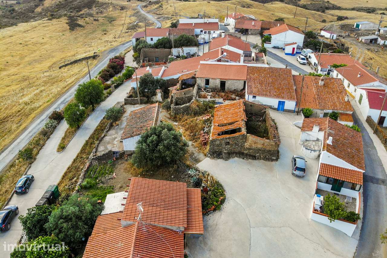 Monte com casas em Ruína  em Tamejoso – Excelente Oportunidade - Grande imagem: 3/11