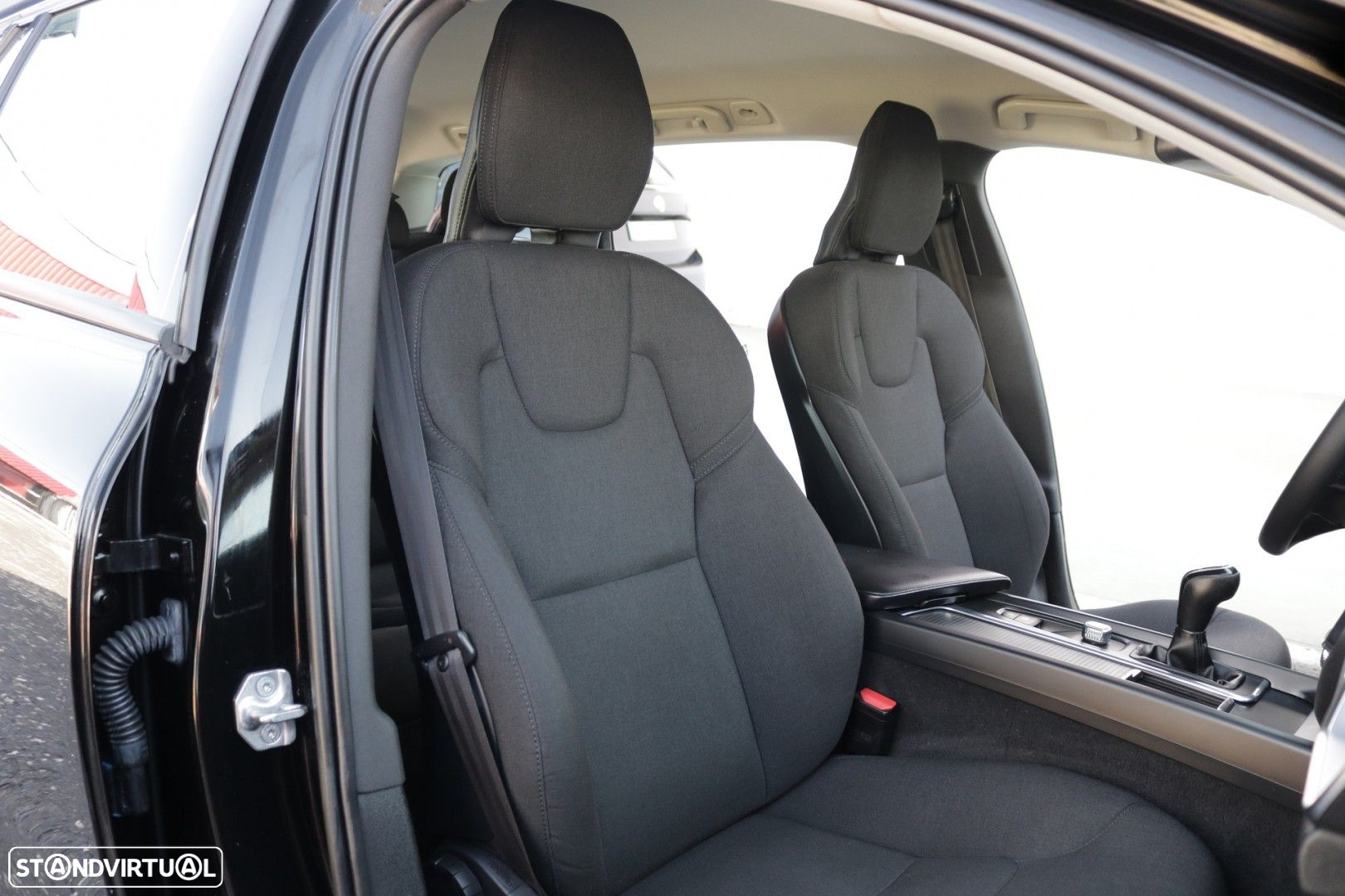 Volvo V60 2.0 D3 Momentum Core - 23