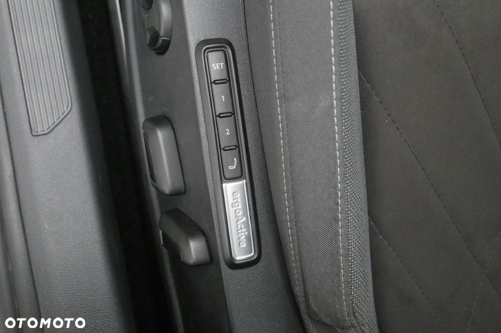 Volkswagen Golf Variant - 27