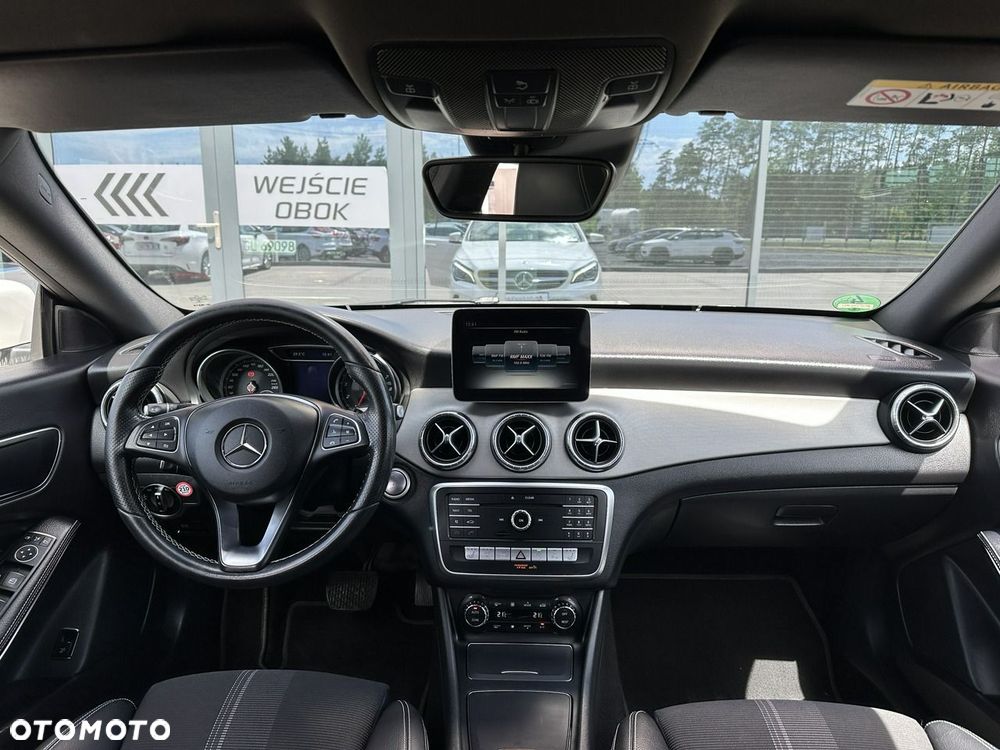 Mercedes-Benz CLA 220 4-Matic Urban - 10