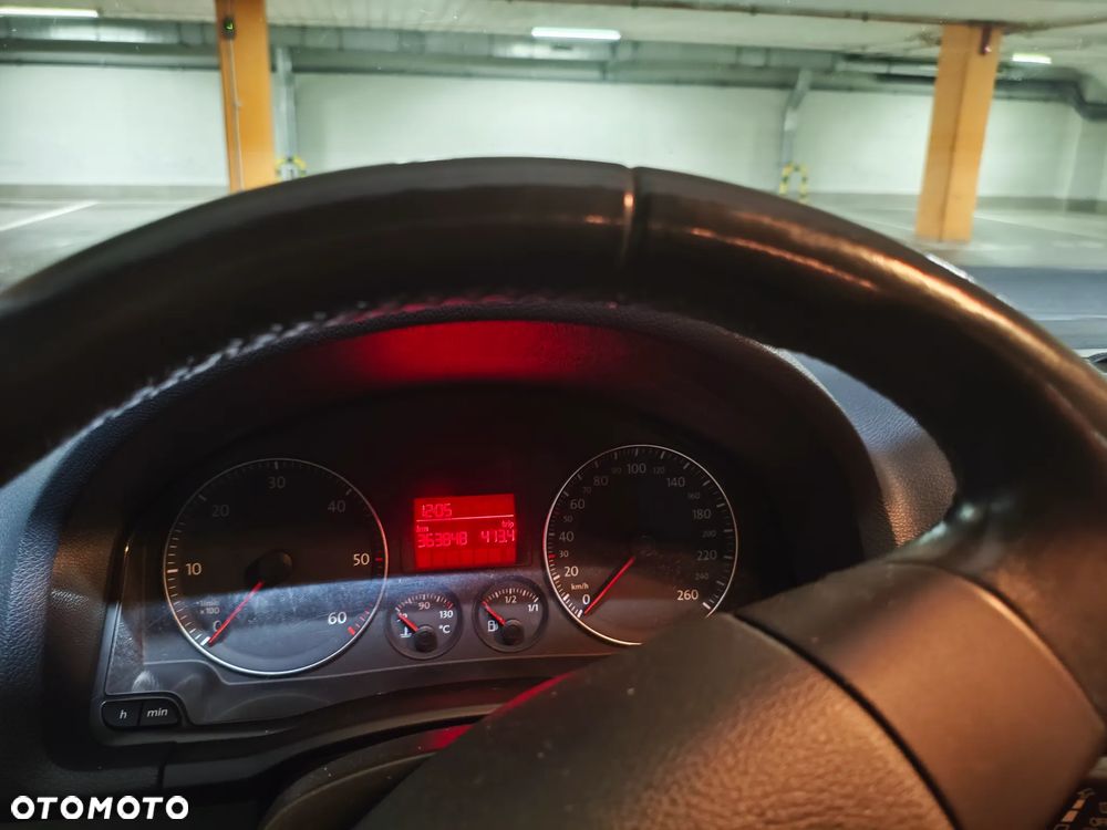 Volkswagen Golf V 1.9 TDI Trendline - 9