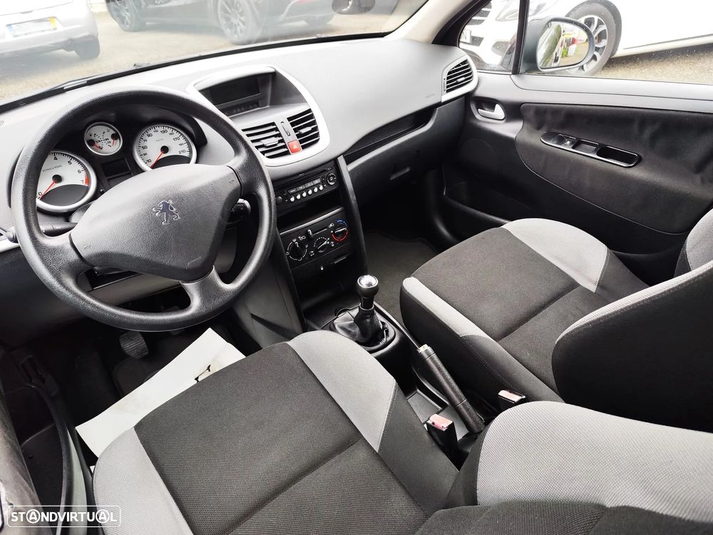 Peugeot 207 1.4 16V Active - 10