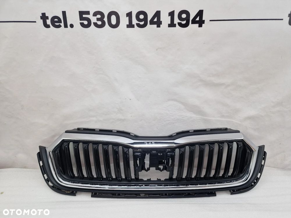 SKODA OCTAVIA 4 IV 5E3 19- ATRAPA / GRILL PRZEDNI PRZÓD , NR 5E3807723 , ŁADNA , NR AUKCJI GL717 - 1