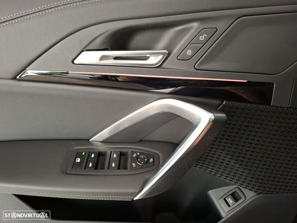 BMW iX1 eDrive20 - 19