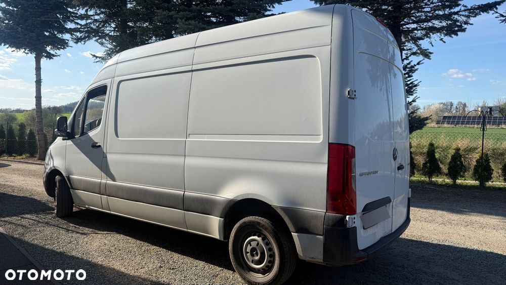 Mercedes-Benz Sprinter - 2