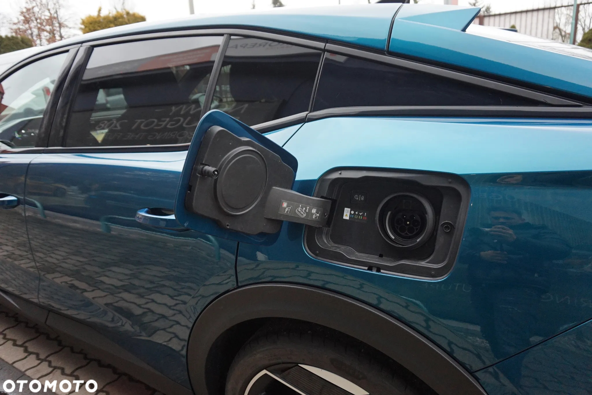 Peugeot 408 Plug-In Hybrid 225 e-EAT8 GT - 7