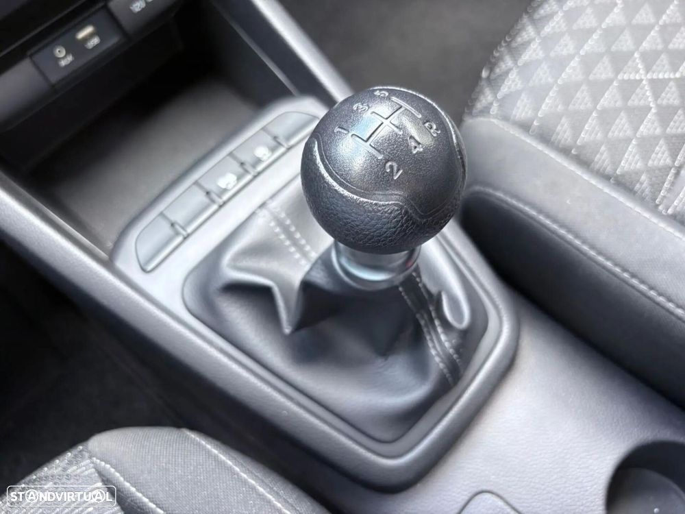 Kia Rio 1.2 CVVT Urban - 46