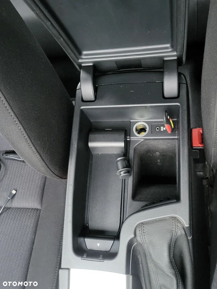 BMW Seria 3 318i Touring Edition Exclusive - 34