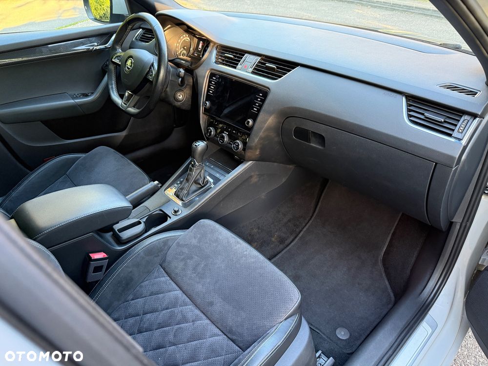 Skoda Octavia 2.0 TDI 4x4 DSG RS - 24