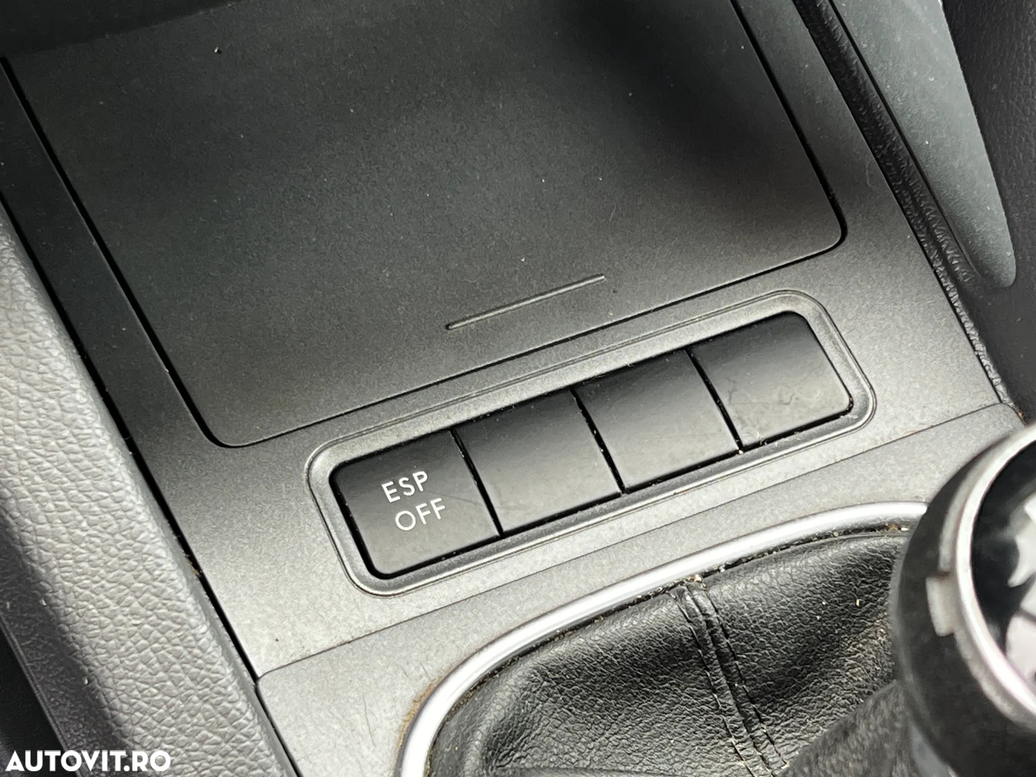 Volkswagen Jetta 1.6 FSI Comfortline - 14