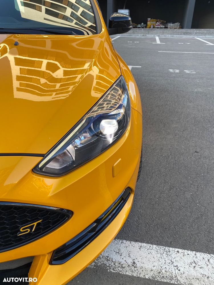 Ford Focus 2.0 EcoBoost ST - 24