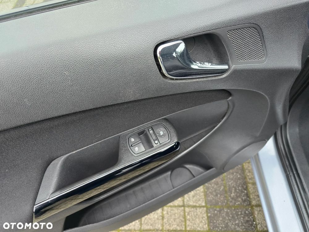 Opel Corsa 1.2 16V Essentia - 12