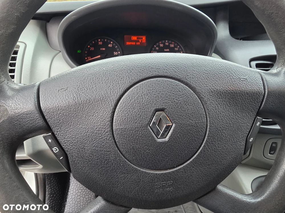 Renault Trafic - 23