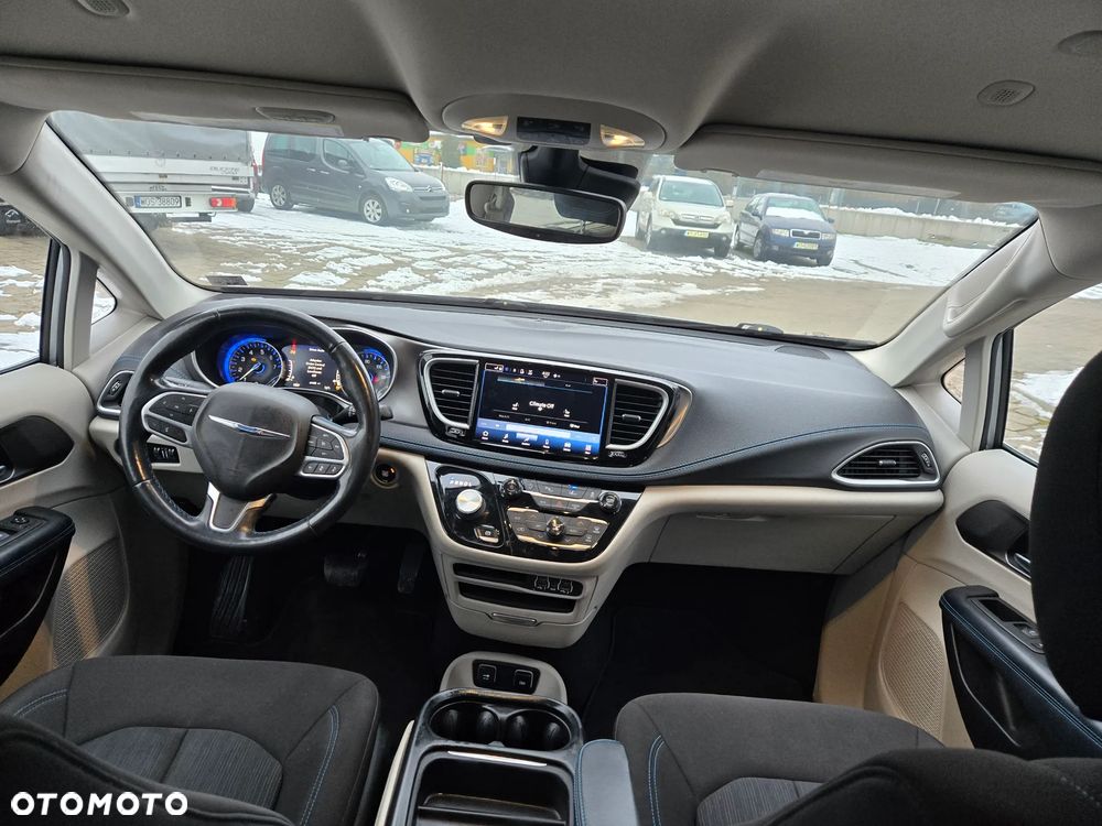 Chrysler Pacifica - 21