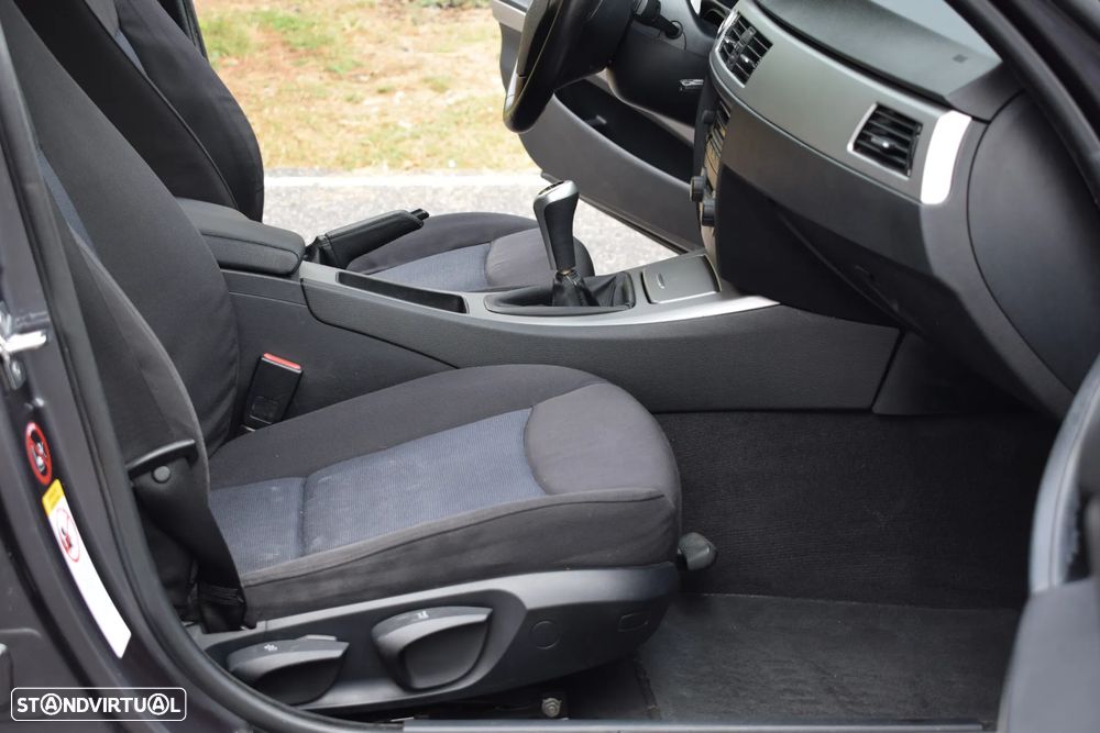 BMW 318 d Exclusive - 24