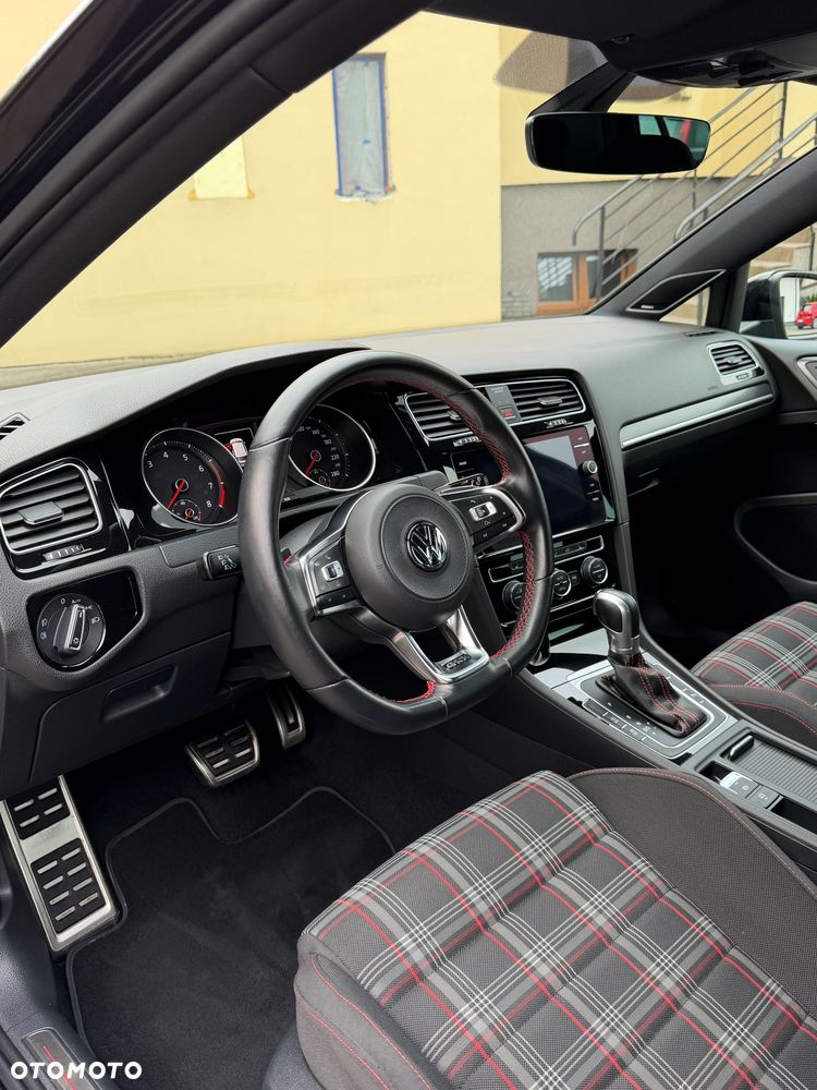 Volkswagen Golf GTI (BlueMotion Technology) DSG - 17