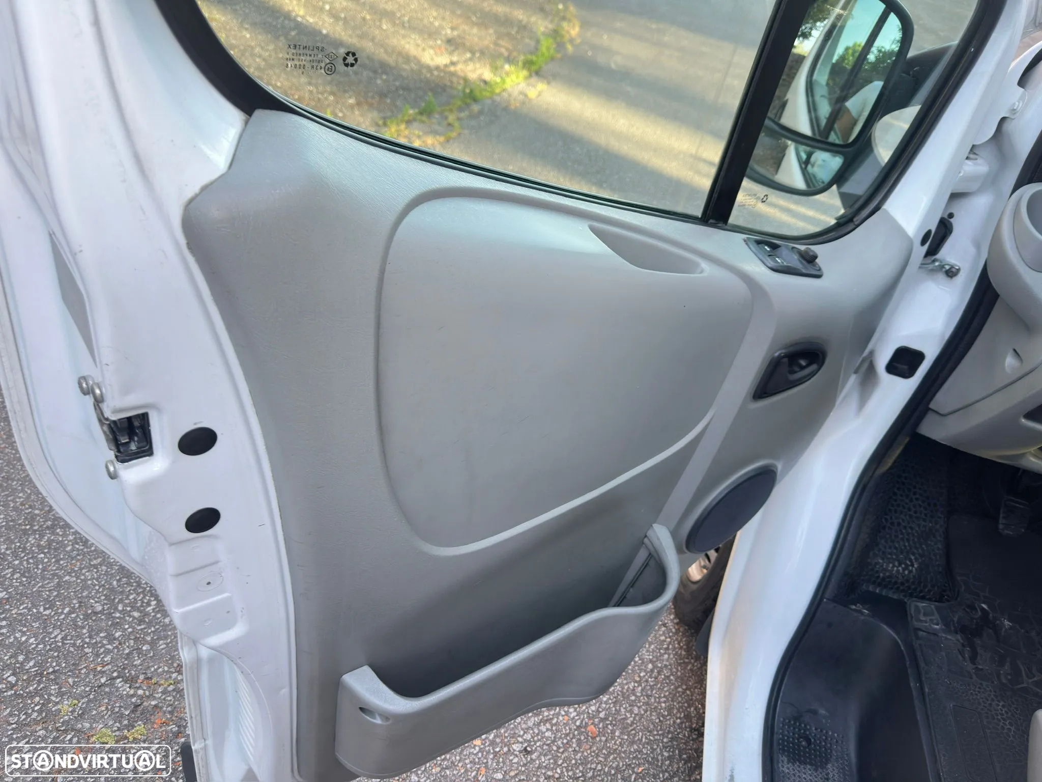 Opel VIVARO L2H1 2.9 T - 11