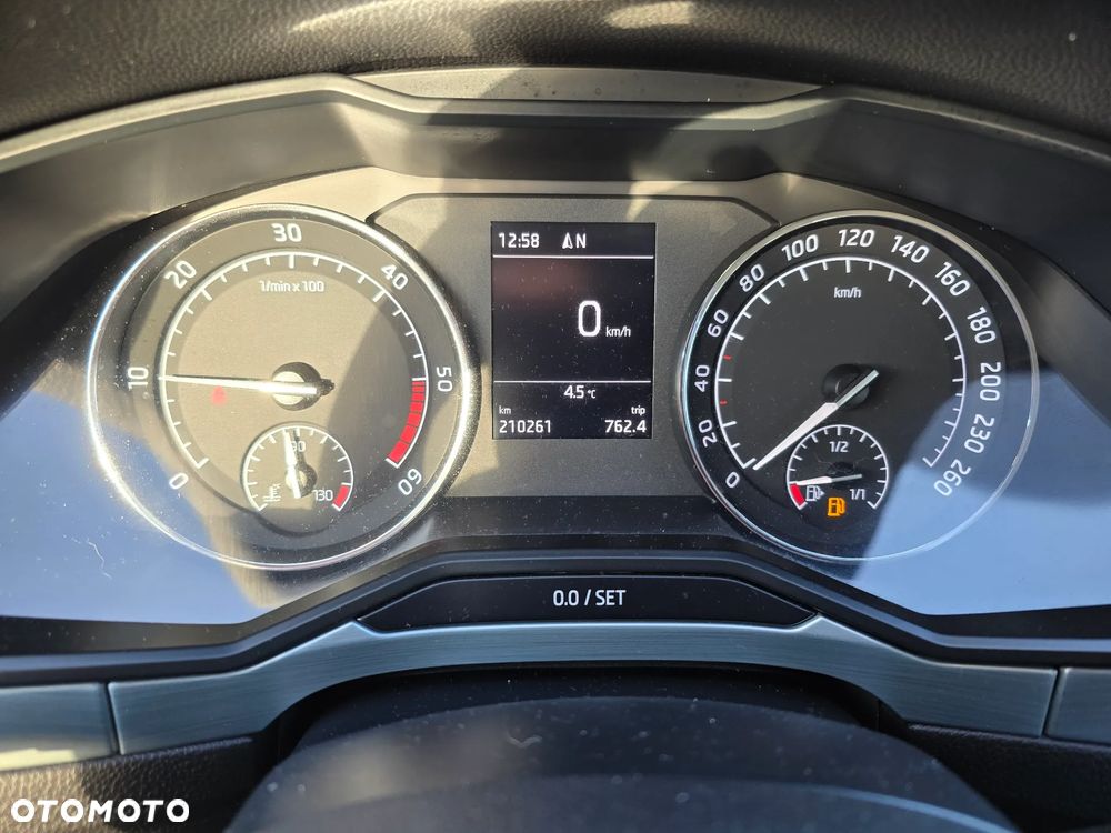 Skoda Superb 2.0 TDI Ambition - 25