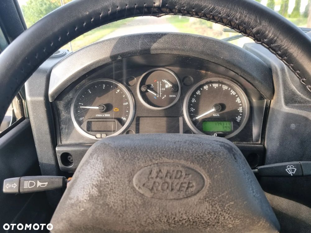 Land Rover Defender - 22