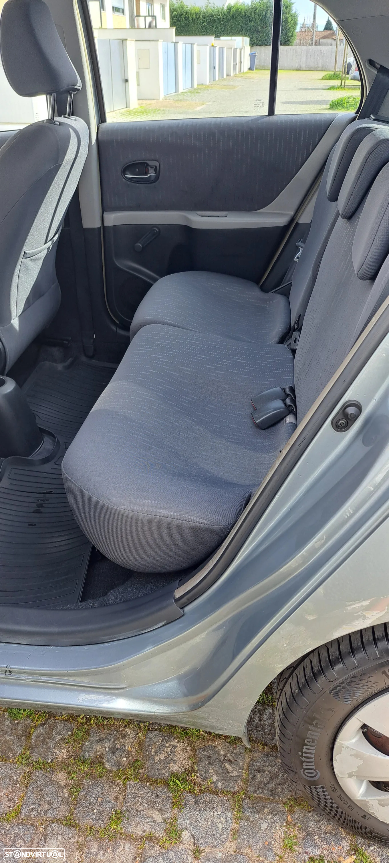 Toyota Yaris 1.4 D-4D AC Manual - 11