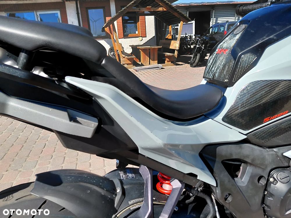 BMW XR - 19