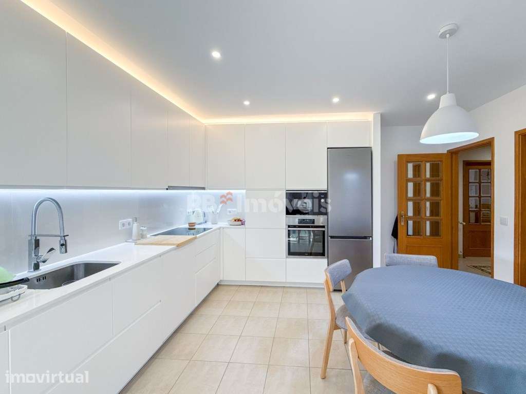 Apartamento T4 com garagem, na zona norte do Entroncamento - Grande imagem: 2/41