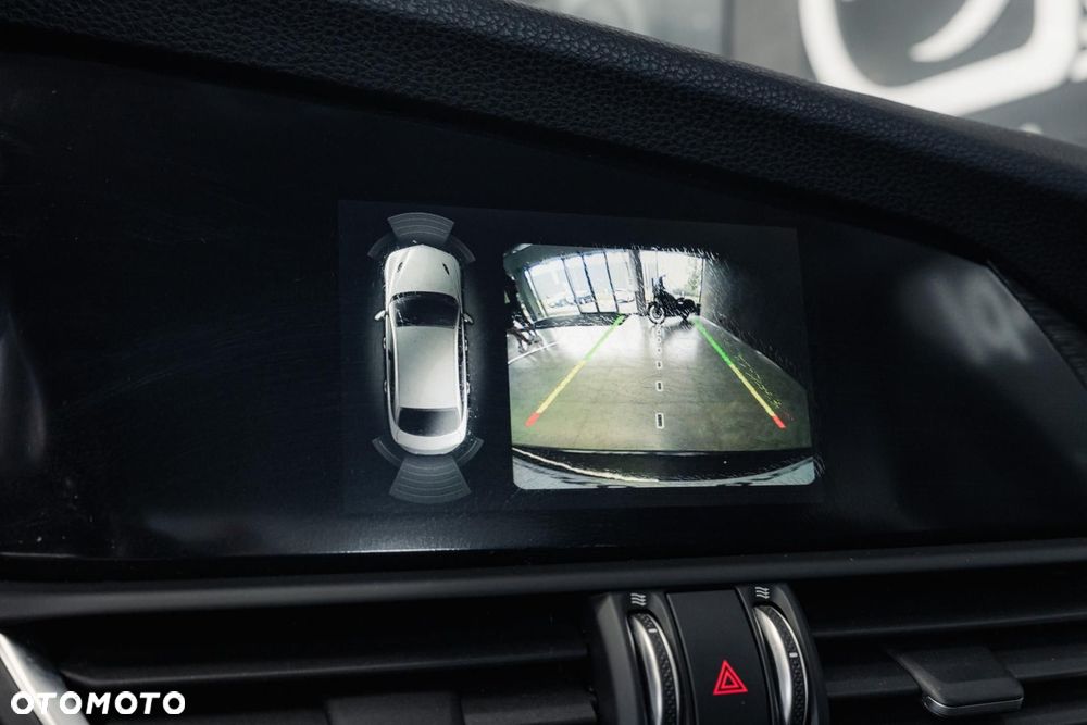 Alfa Romeo Giulia 2.0 Turbo - 19