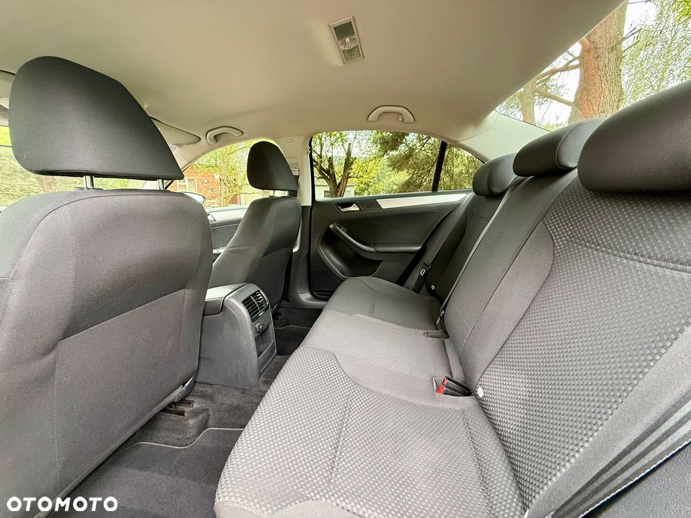 Volkswagen Jetta 1.6 TDI Comfortline - 24