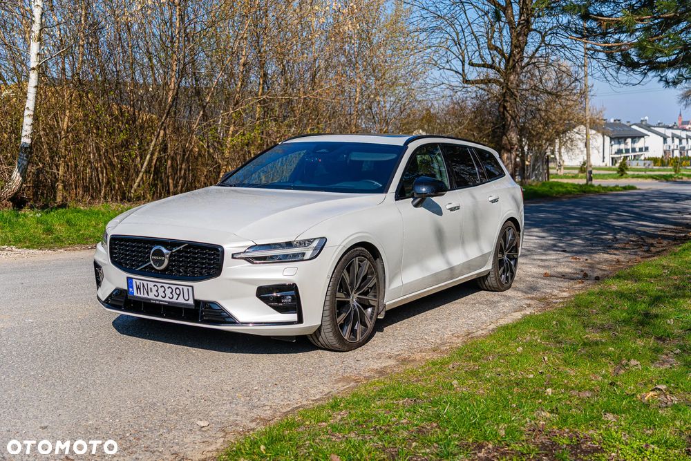 Volvo V60 B4 B Ultra Dark - 1
