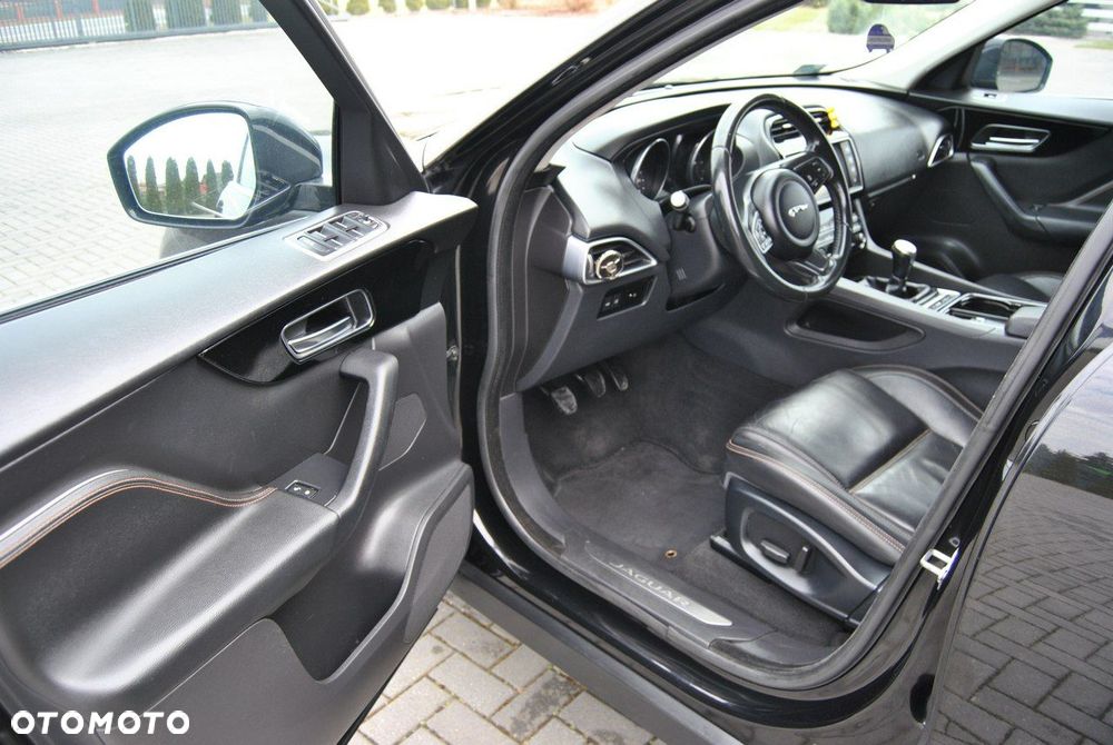 Jaguar F-Pace 20d Prestige - 10