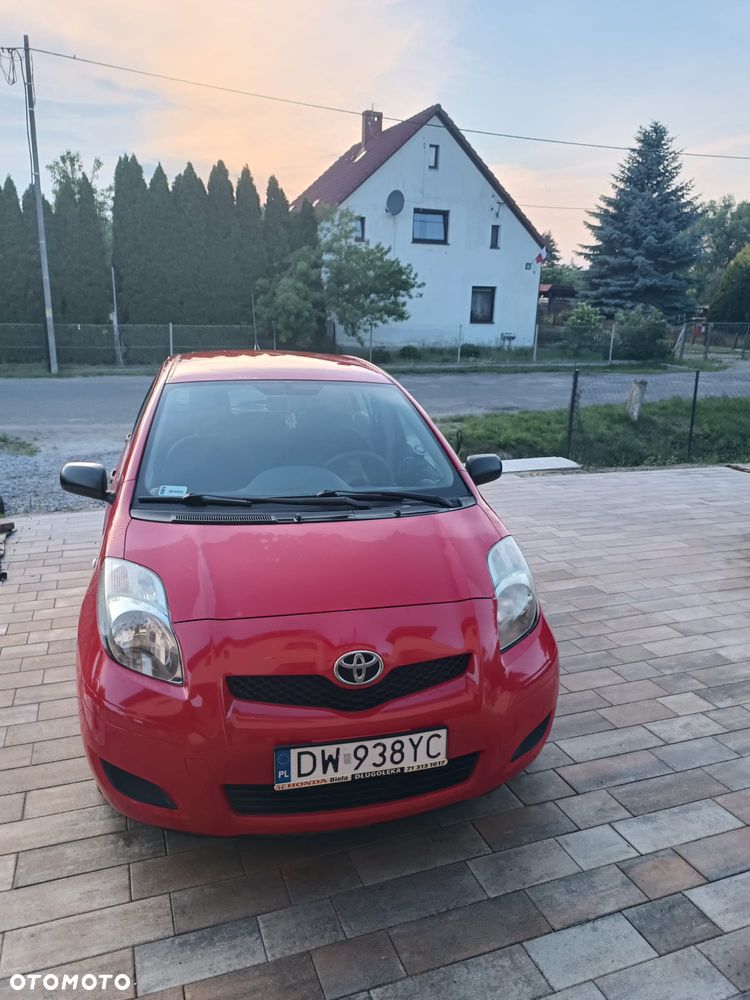 Toyota Yaris 1.0 Sol - 2