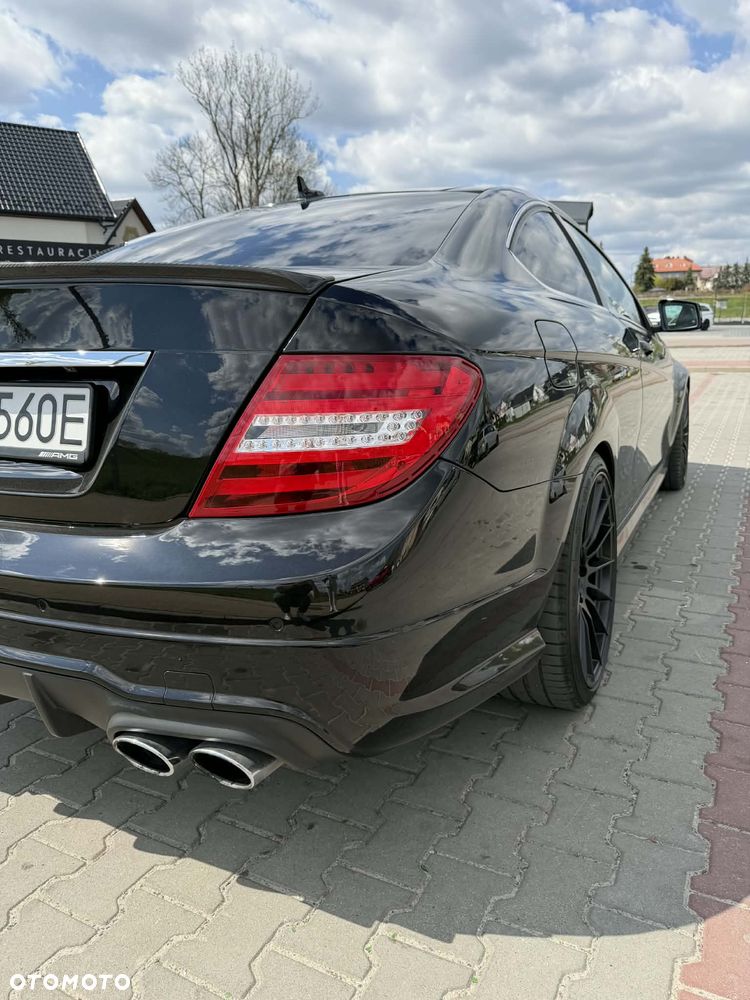Mercedes-Benz Klasa C 63 AMG AMG SPEEDSHIFT MCT AMG Performance Package - 3