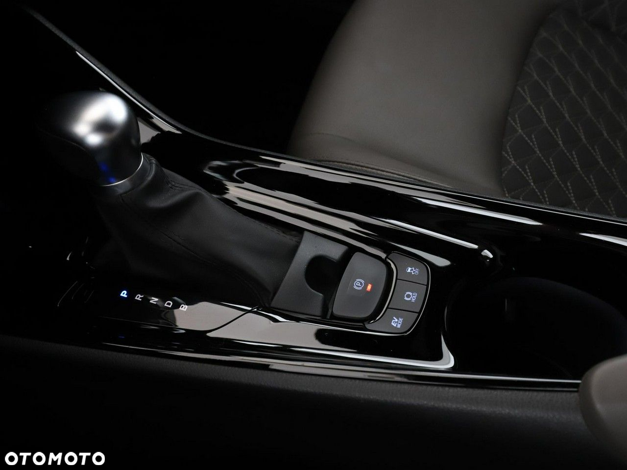 Toyota C-HR Hybrid Lounge - 23