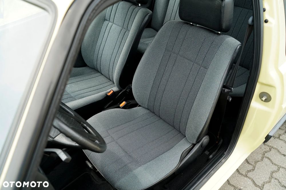 Volkswagen Golf - 22