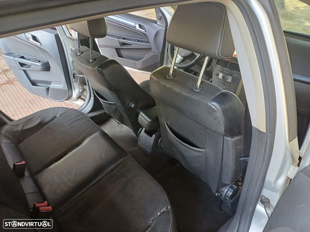 Opel Astra 2.0 T Cosmo - 33