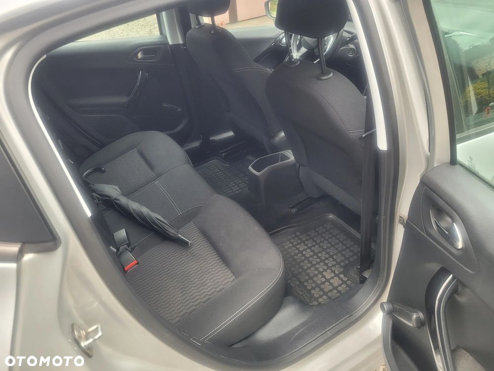 Peugeot 208 - 12