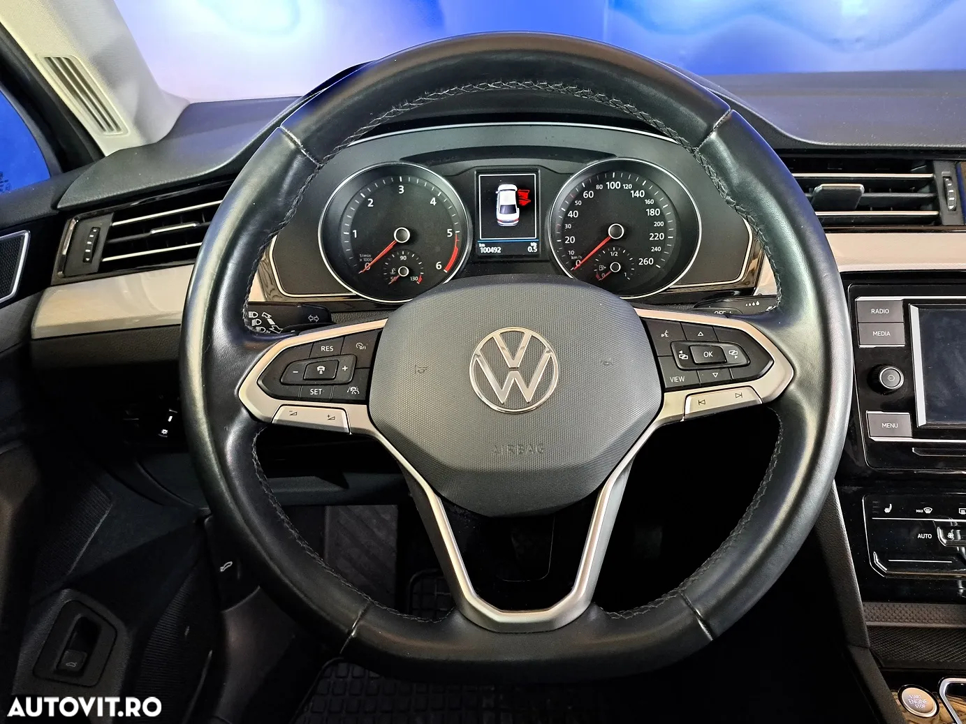 Volkswagen Passat - 11