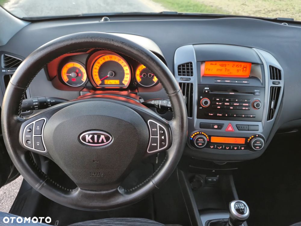 Kia Ceed - 8